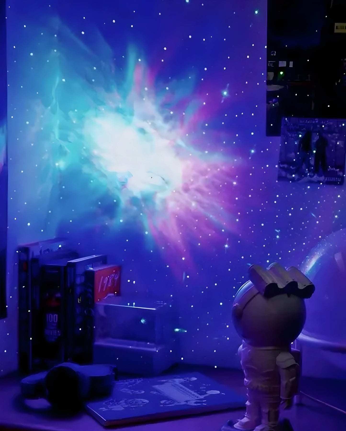 "Astronaut Projector Galaxy Nebula Light toy Lamp: Explore the Cosmos from Your Room" - ᴘᴜɴᴊᴀʙ ꜰᴜꜱɪᴏɴ