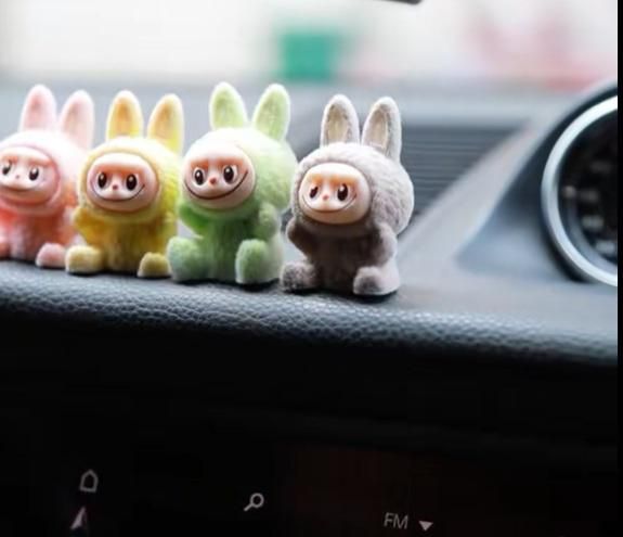 Trendy Labubu Mini Car Dashboard ( Pack of 4 ) - ᴘᴜɴᴊᴀʙ ꜰᴜꜱɪᴏɴ